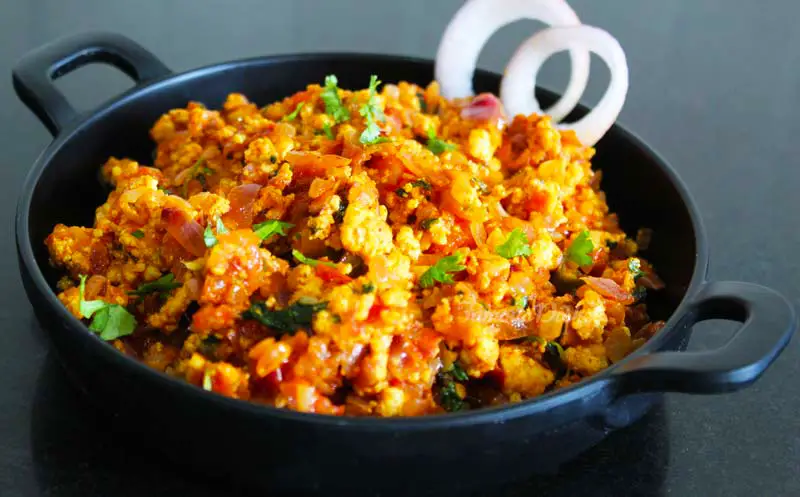 Paneer Bhurji Recipe in a black plate