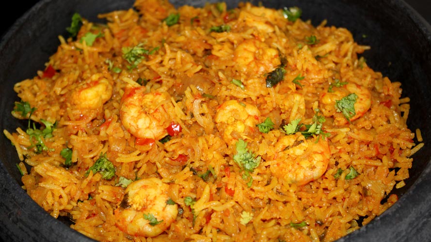 recipe-of-prawns-pulao-in-a-black-plate-n