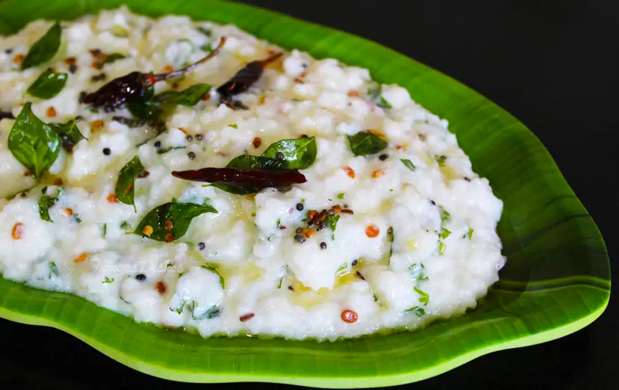 rice curd recipe image in a green plate