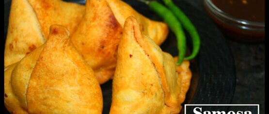 Recipe of Samosa in a black plate