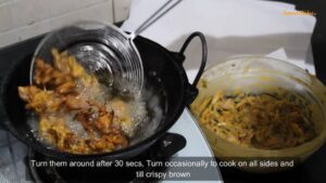 kanda bhaji recipe instruction 10